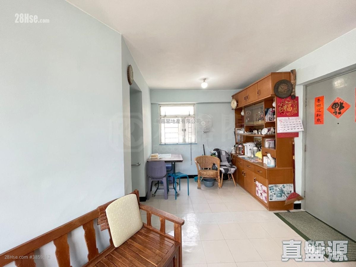 Kornhill Garden Sell 2 Bedrooms , 1 Bathroom 431 ft²