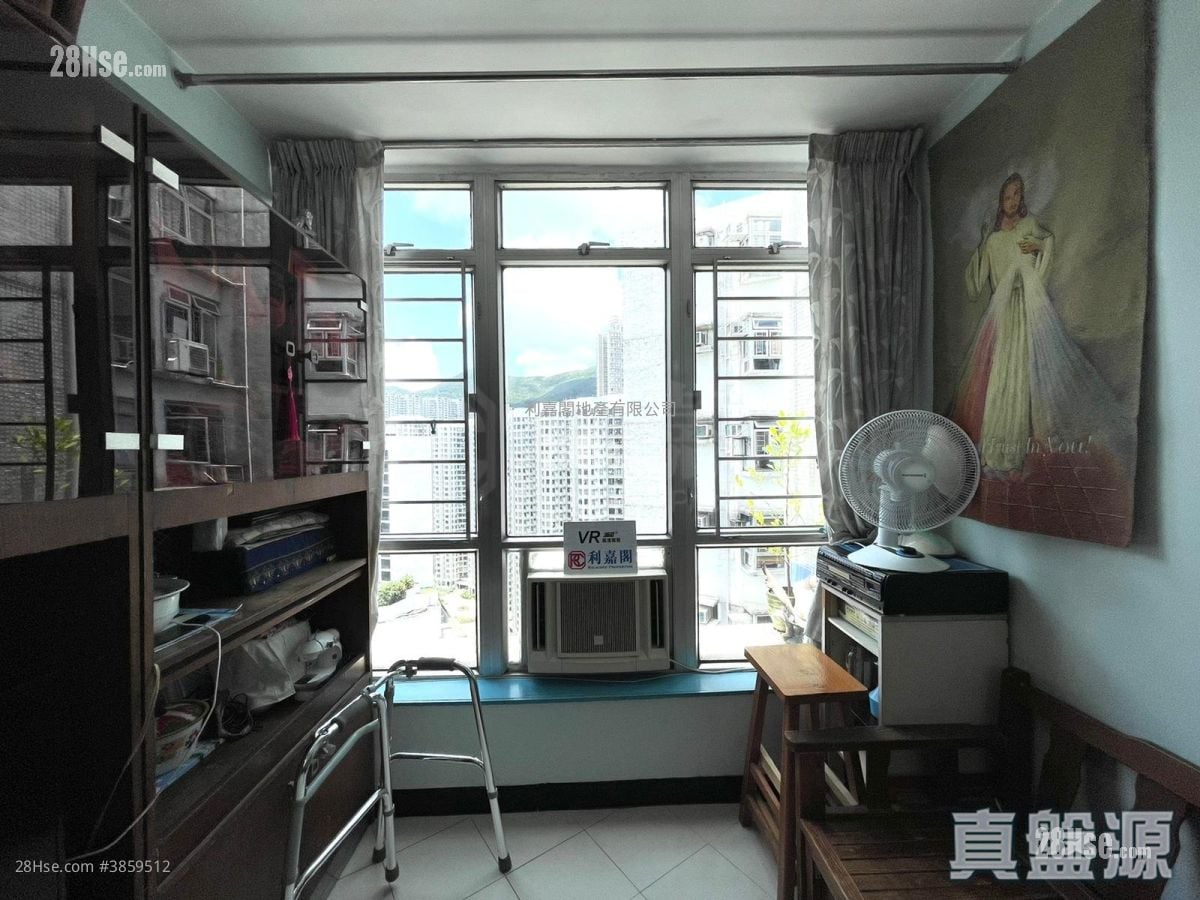 Kornhill Garden Sell 2 Bedrooms , 1 Bathroom 431 ft²