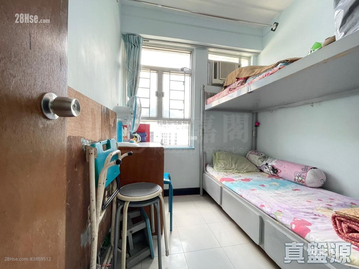 Kornhill Garden Sell 2 Bedrooms , 1 Bathroom 431 ft²