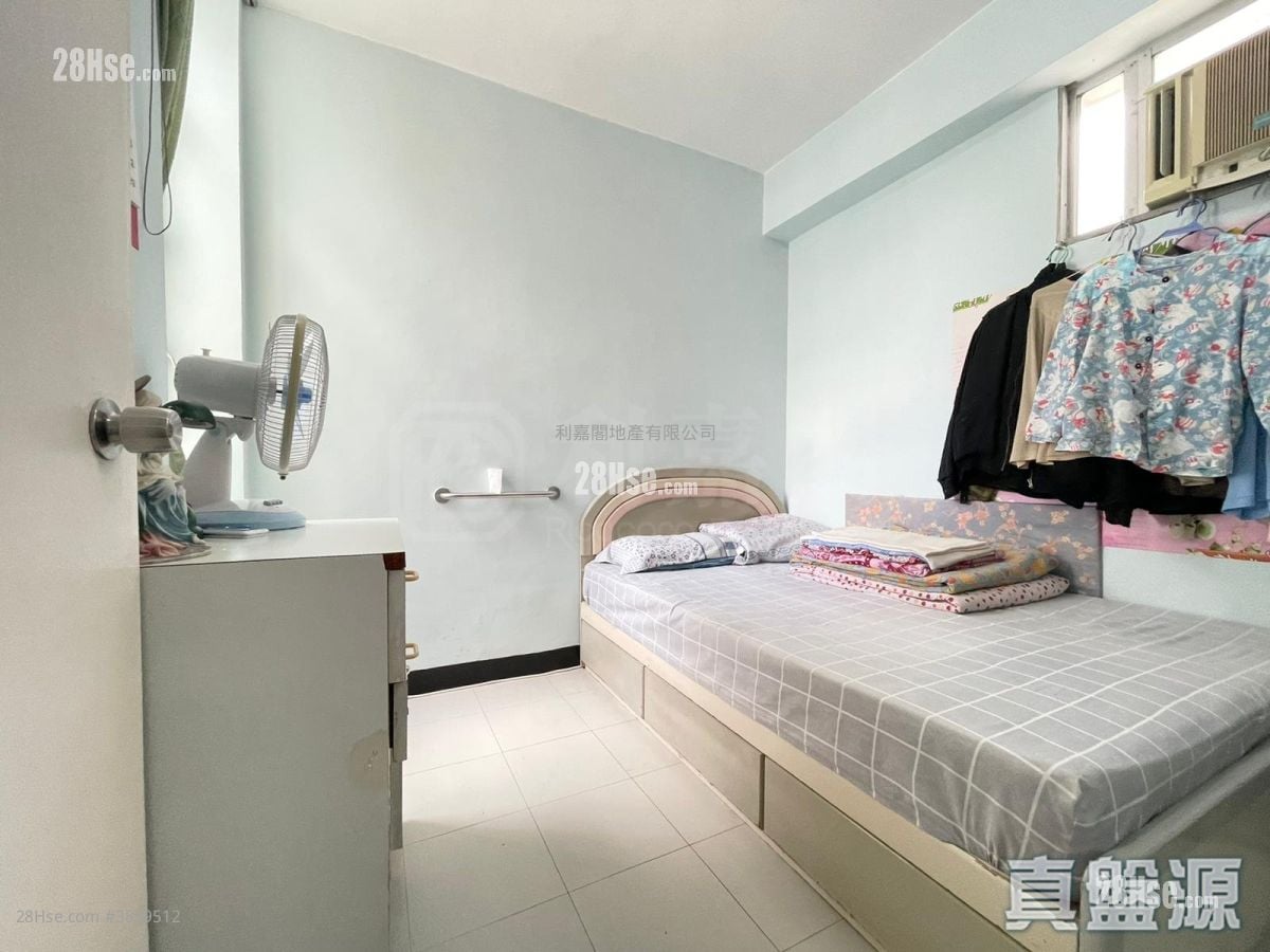 Kornhill Garden Sell 2 Bedrooms , 1 Bathroom 431 ft²
