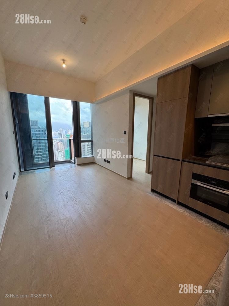 In One Sell 469 ft²