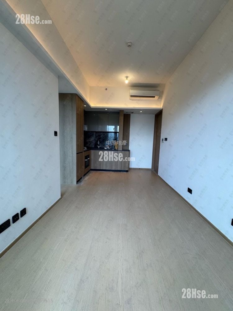 In One Sell 469 ft²