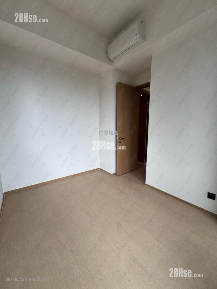 In One Sell 469 ft²