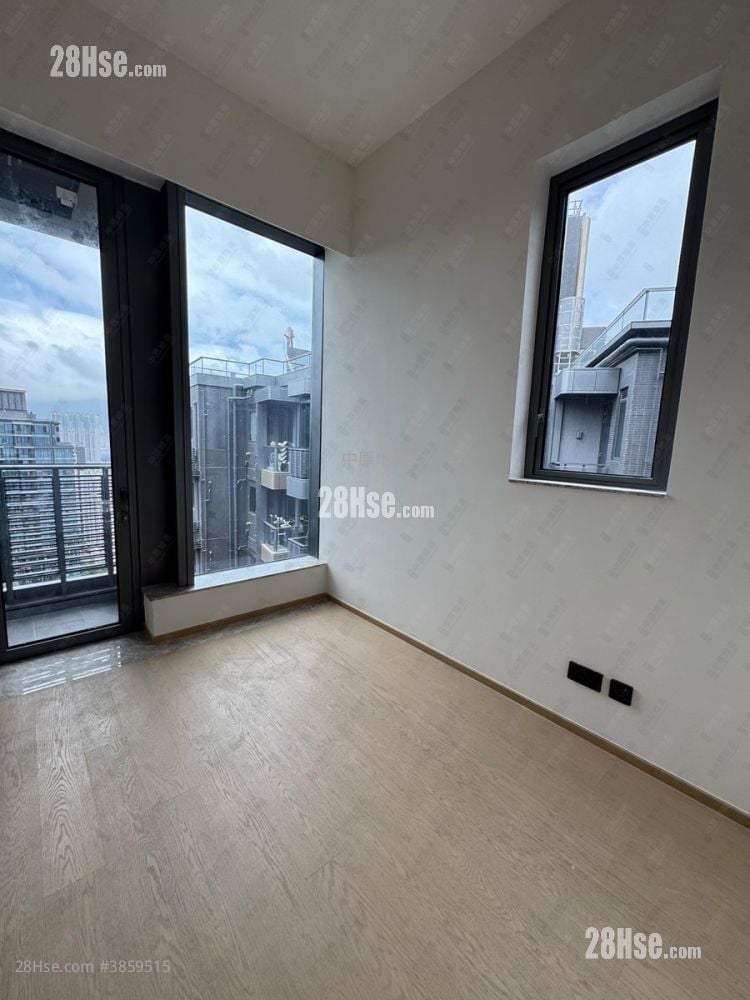 In One Sell 469 ft²