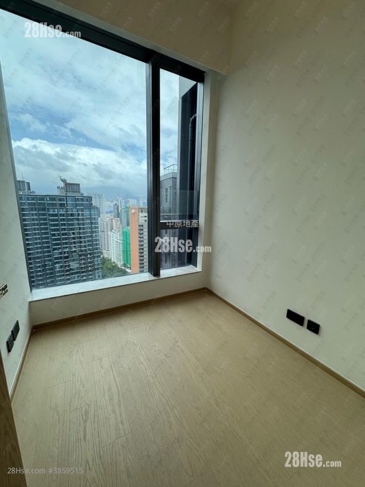 In One Sell 469 ft²