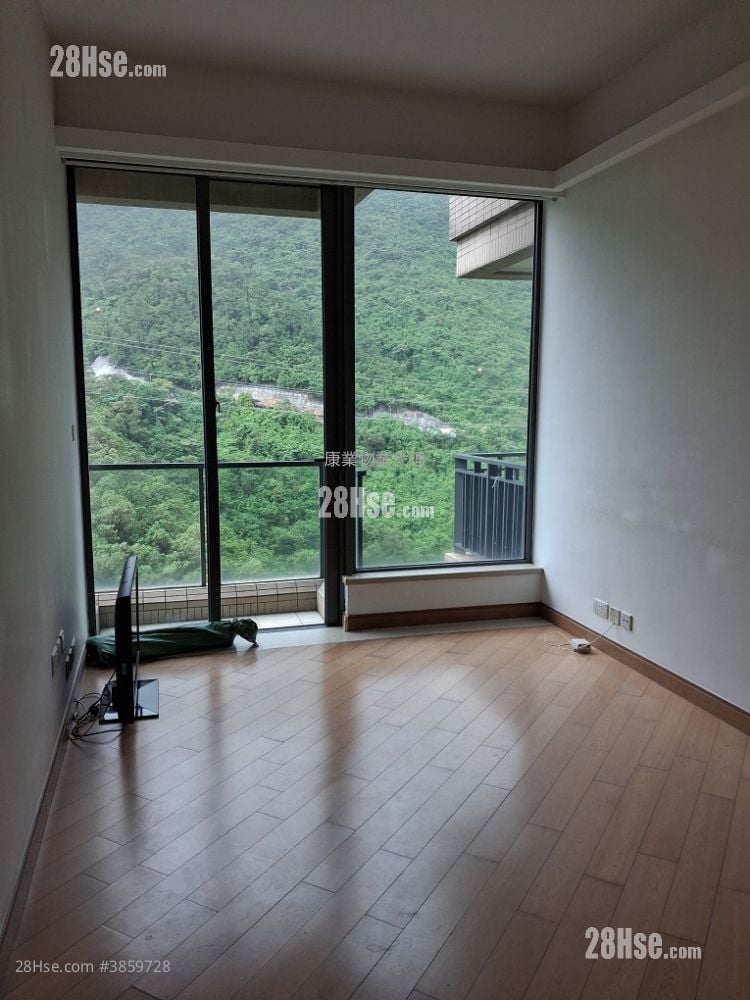 Aria Rental 3 Bedrooms , 2 Bathrooms 749 ft²
