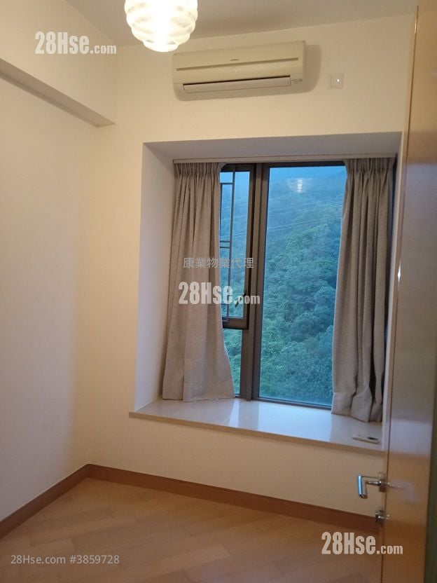 Aria Rental 3 Bedrooms , 2 Bathrooms 749 ft²