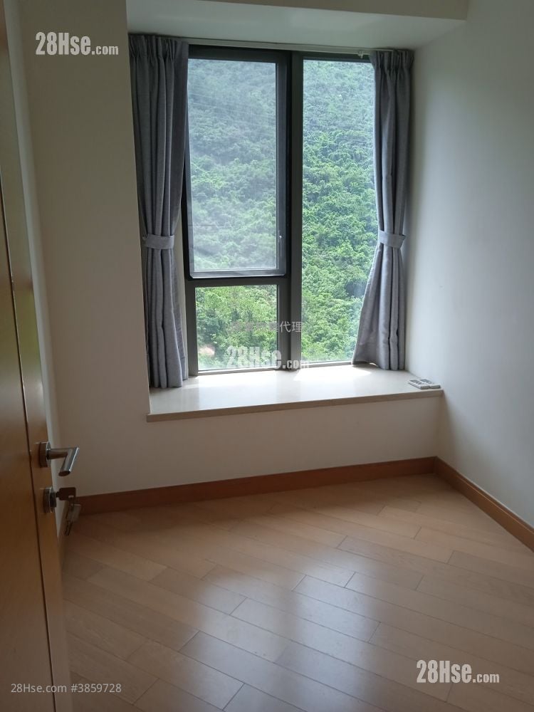 Aria Rental 3 Bedrooms , 2 Bathrooms 749 ft²