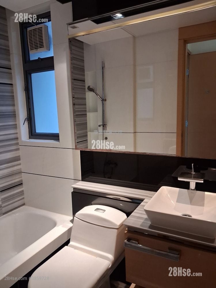 Aria Rental 3 Bedrooms , 2 Bathrooms 749 ft²
