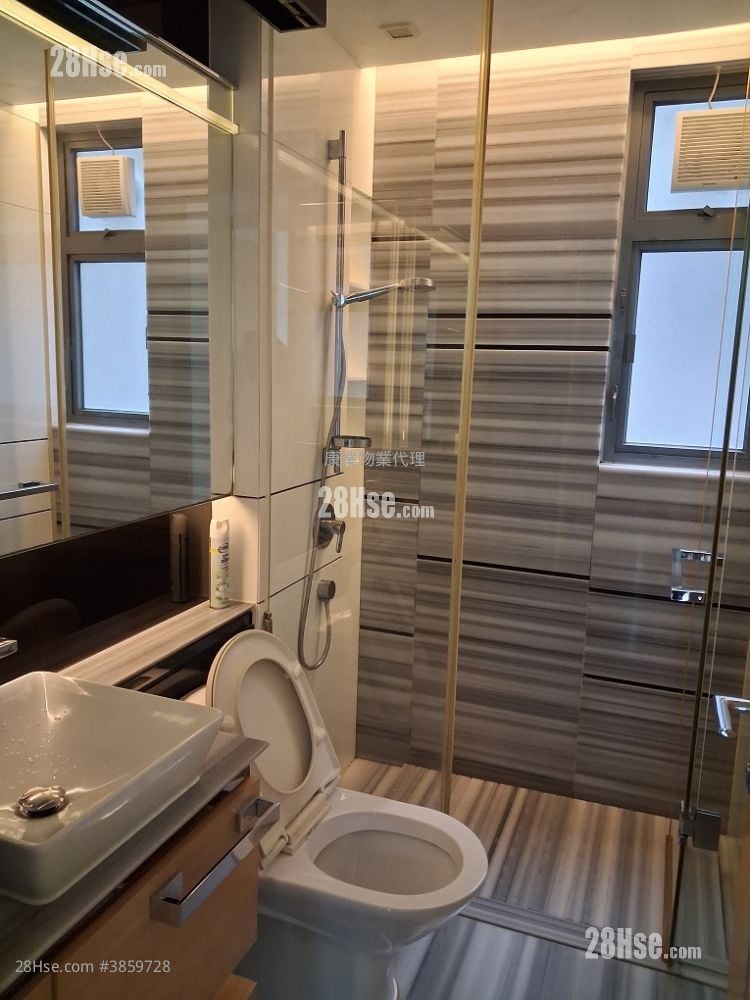 Aria Rental 3 Bedrooms , 2 Bathrooms 749 ft²