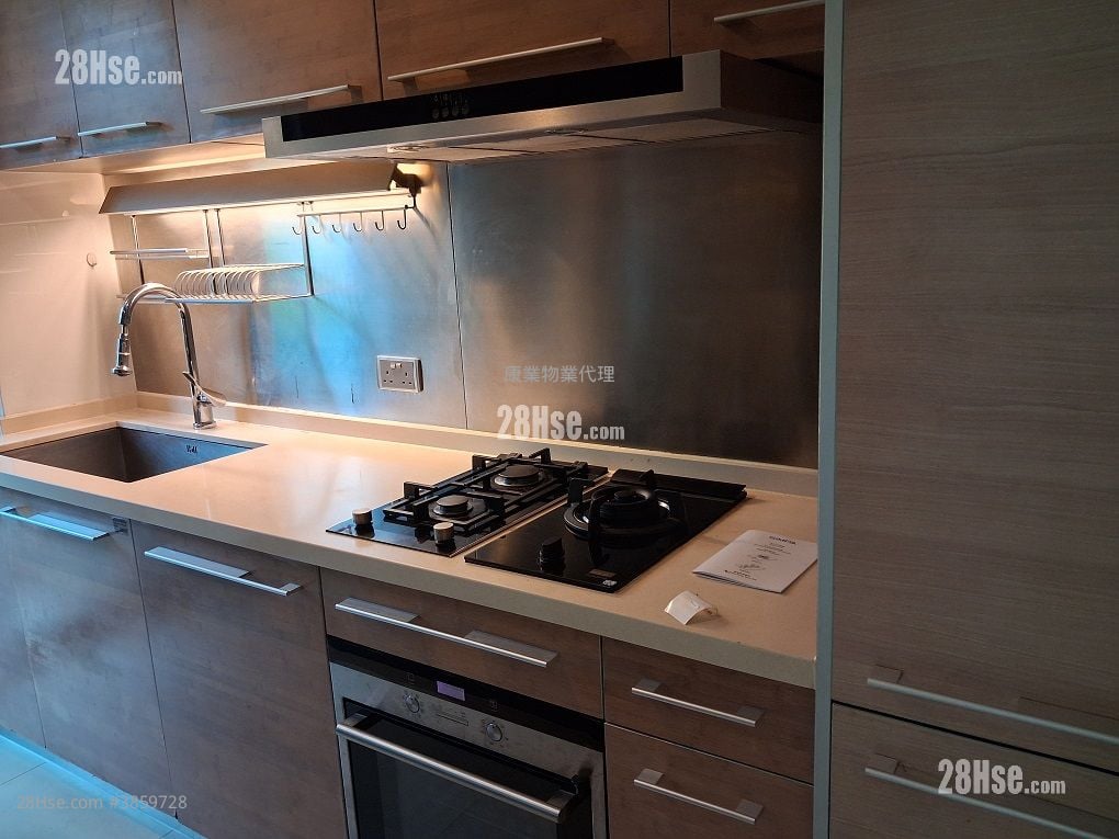 Aria Rental 3 Bedrooms , 2 Bathrooms 749 ft²
