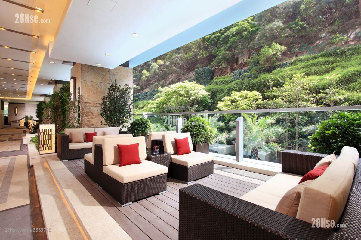 Aria Rental 3 Bedrooms , 2 Bathrooms 749 ft²