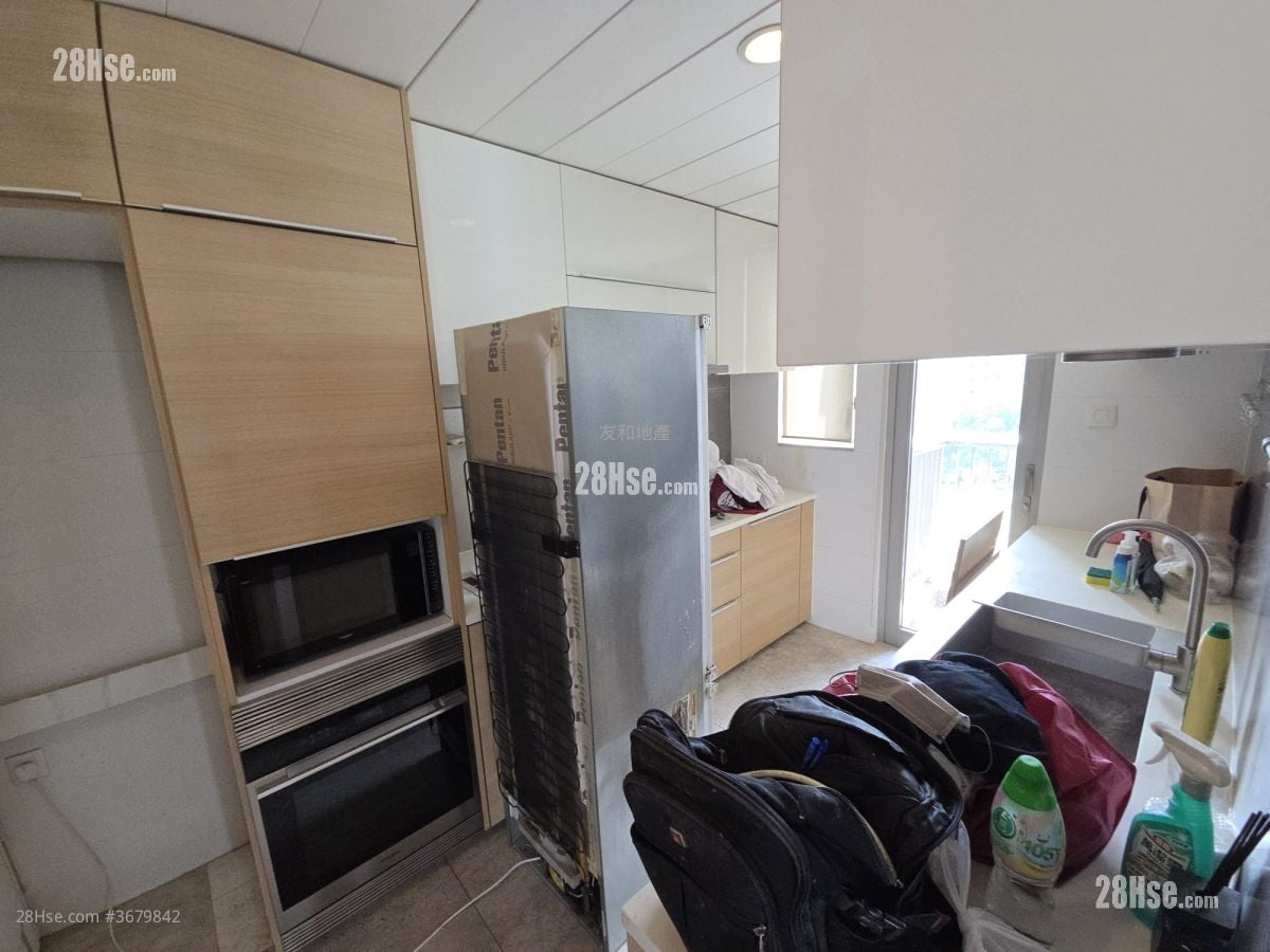 Kadoorie Hill Rental 3 Bedrooms , 2 Bathrooms 1,104 ft²