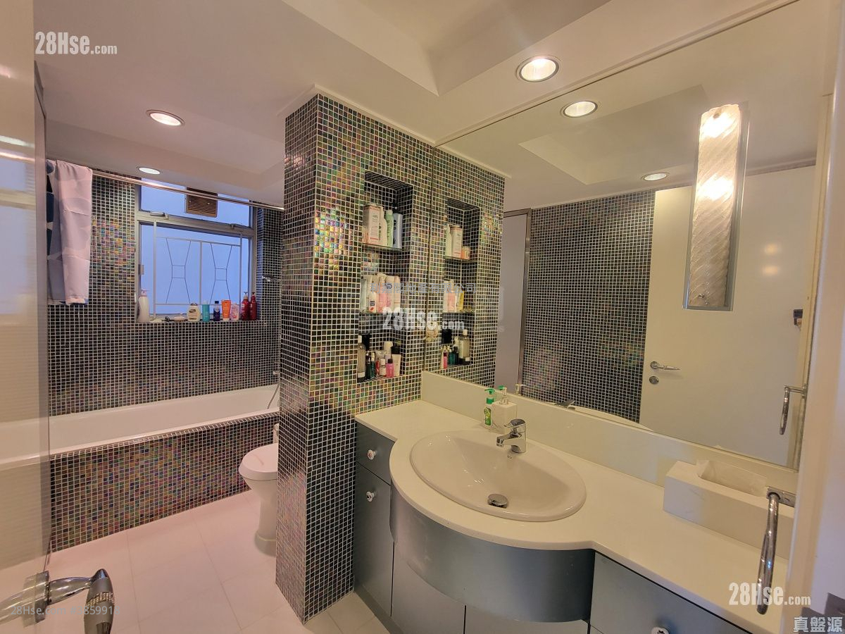 The Waterfront Sell 4 Bedrooms , 4 Bathrooms 1,580 ft²