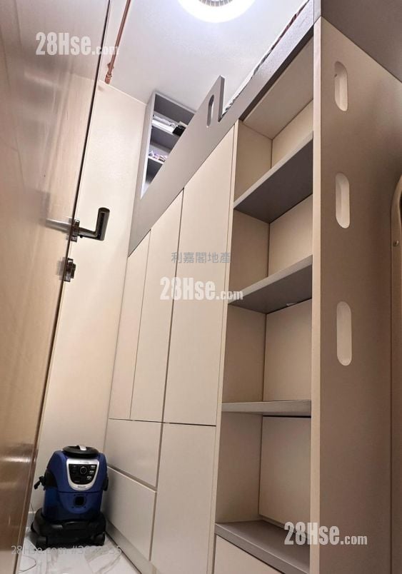 Aria Sell 4 Bedrooms , 2 Bathrooms 761 ft²