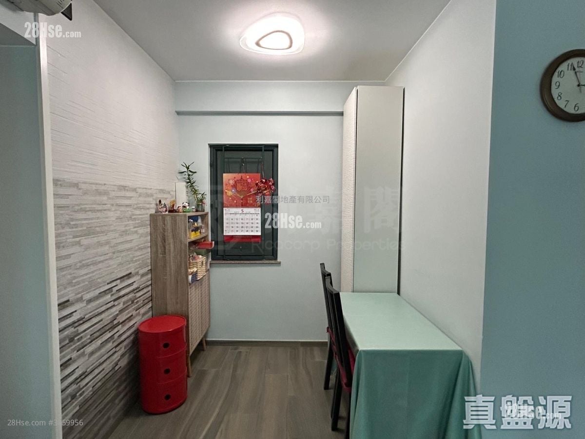 Metro City Sell 3 Bedrooms , 1 Bathroom 538 ft²