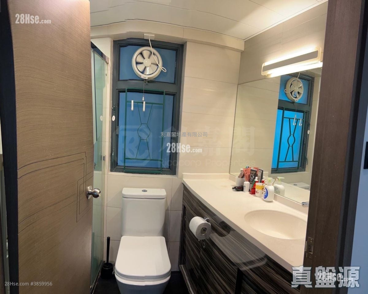 Metro City Sell 3 Bedrooms , 1 Bathroom 538 ft²