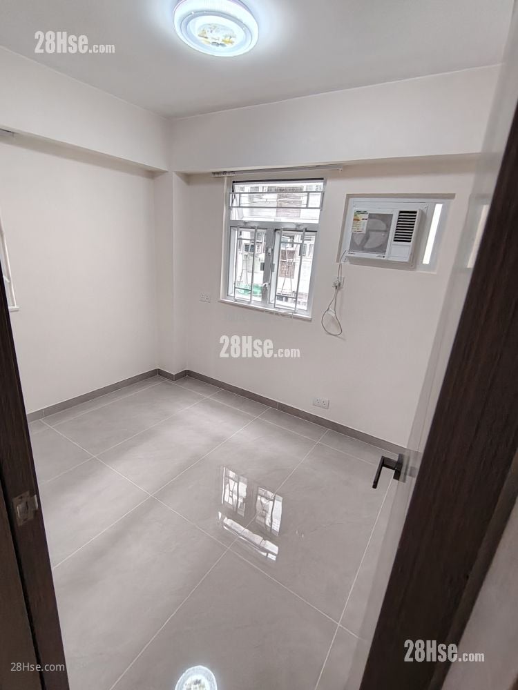 Wyler Gardens Sell 2 Bedrooms , 1 Bathroom 409 ft²