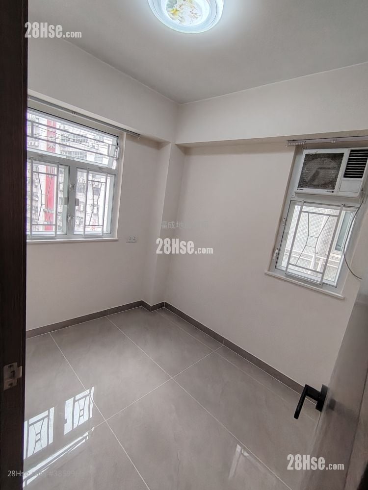 Wyler Gardens Sell 2 Bedrooms , 1 Bathroom 409 ft²