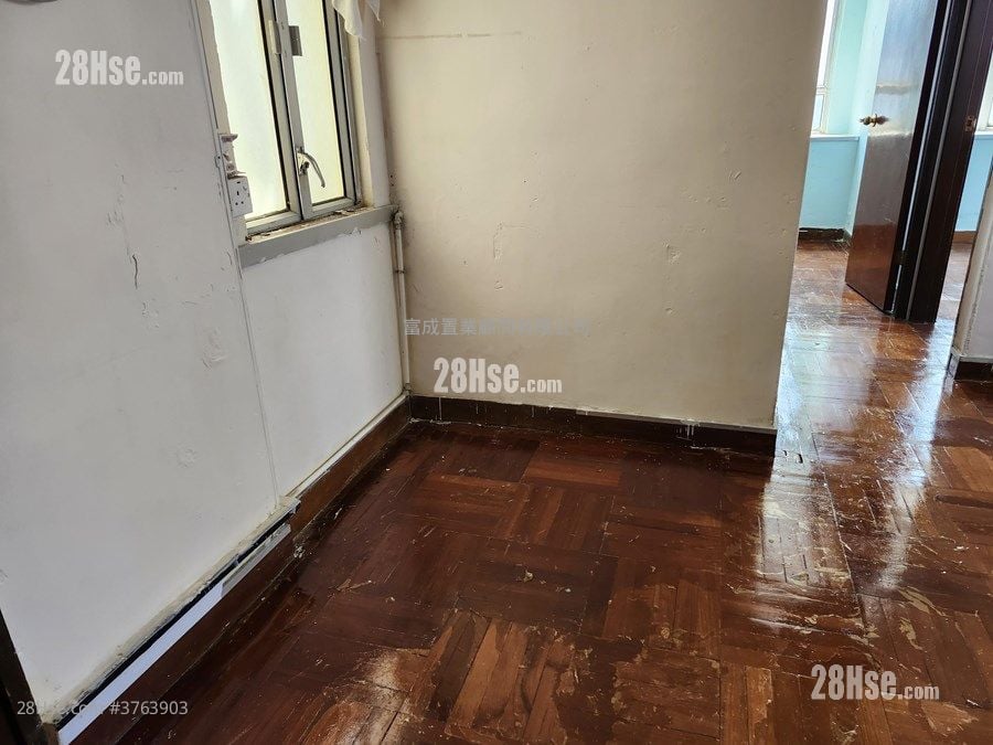 Tak Bo Garden Sell 382 ft²