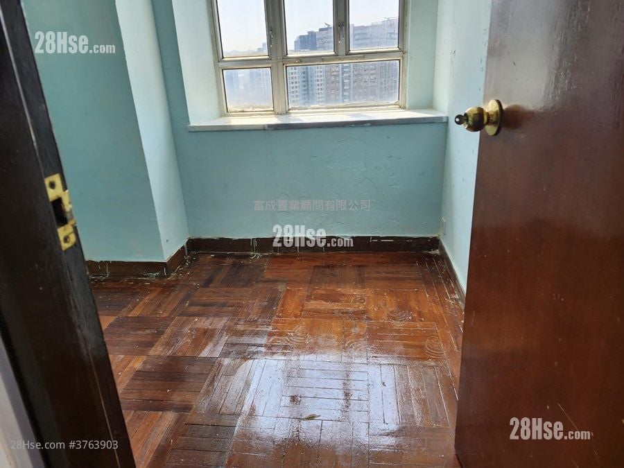 Tak Bo Garden Sell 382 ft²