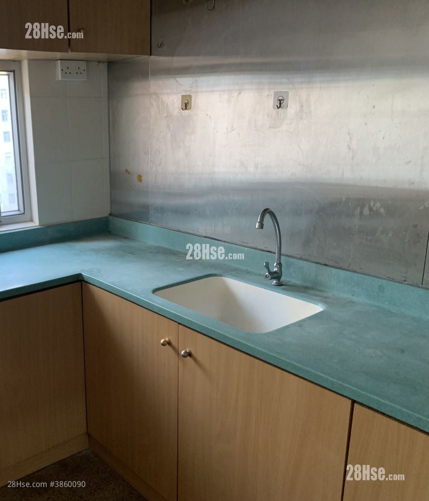 On Luen Building Sell