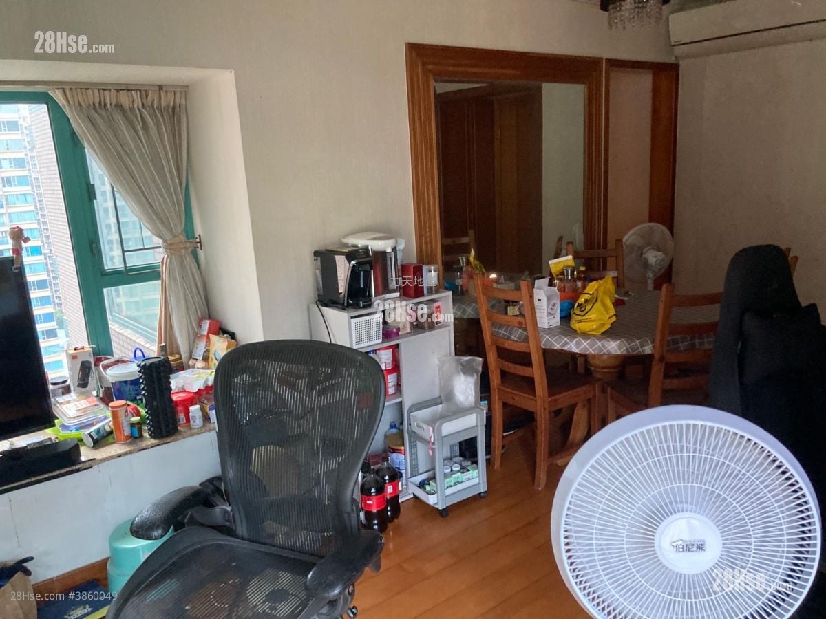 翠擁華庭 售盤 3 房 , 2 浴室 696 平方呎