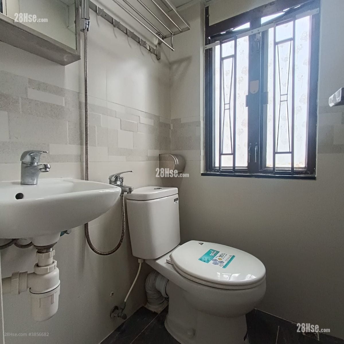 Wing Cheung Building Rental Studio , 1 Bathroom 140 ft²