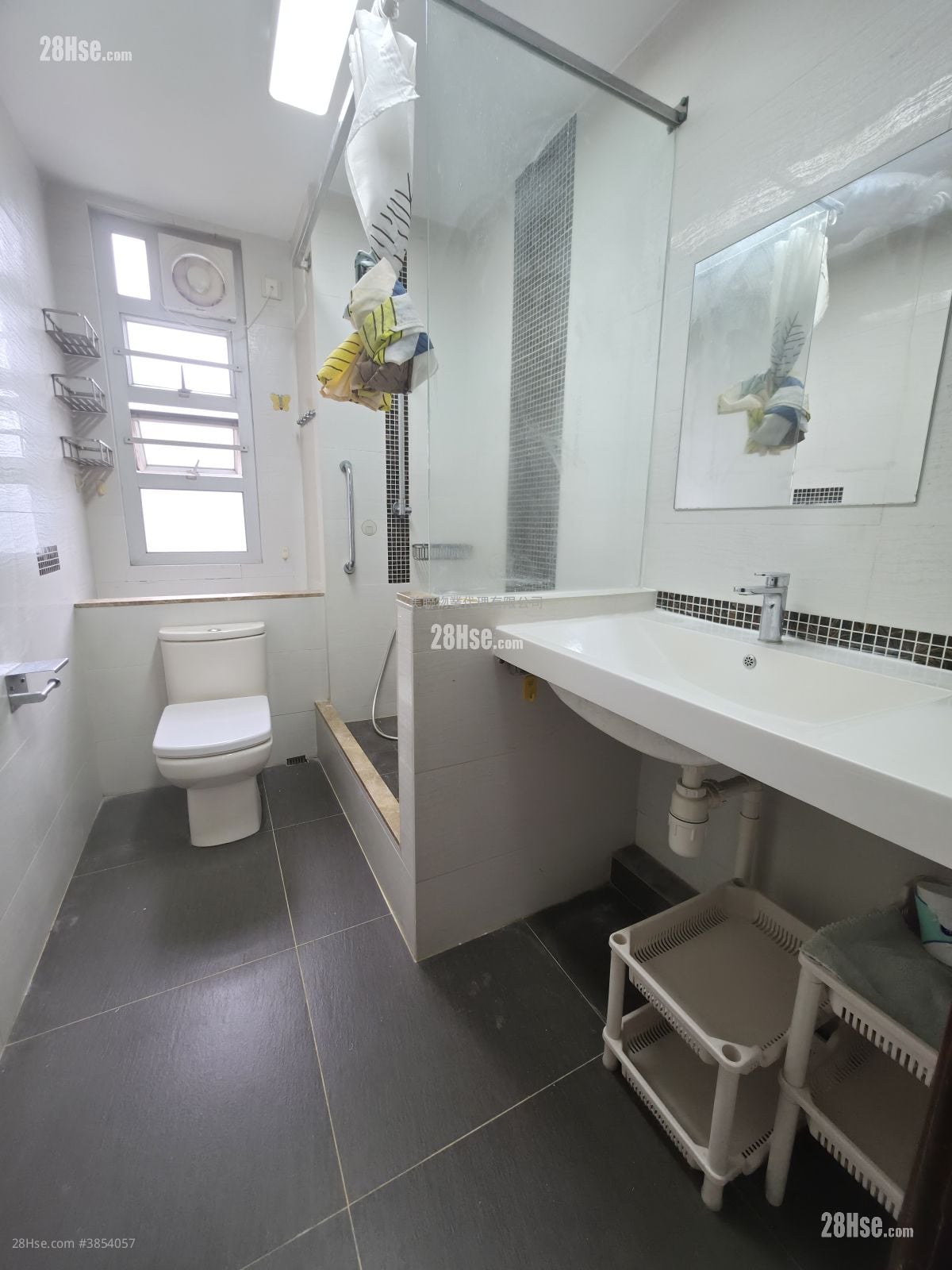 Ching Tai Court Rental 3 Bedrooms , 1 Bathroom 645 ft²