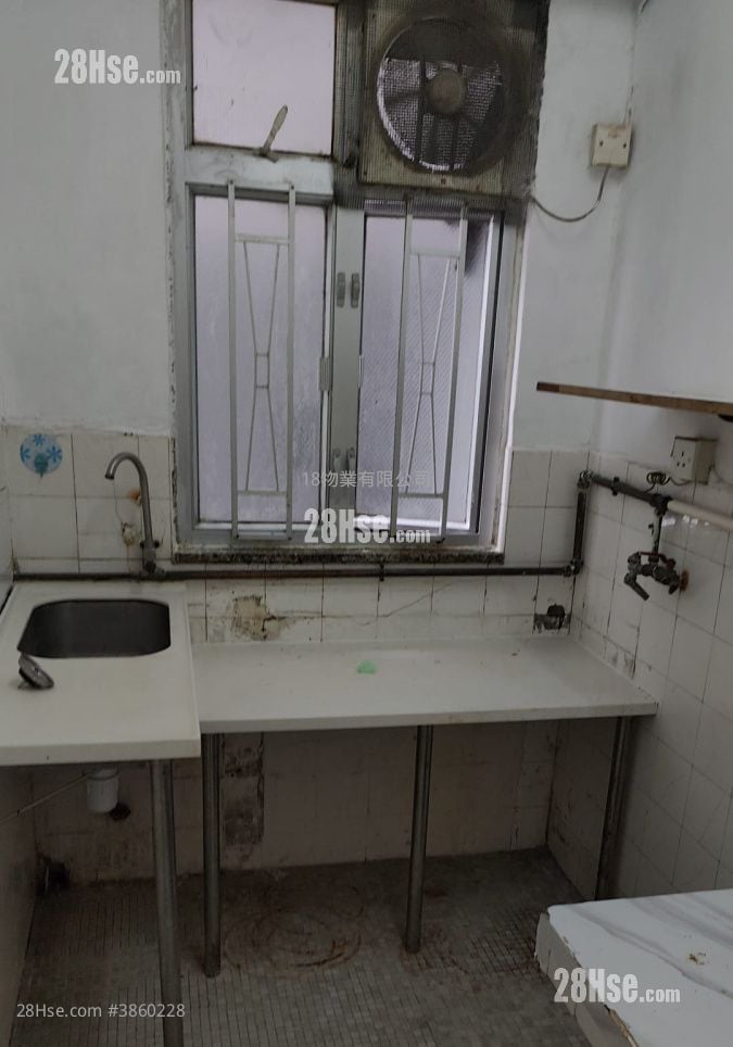 Man On Building Rental 2 Bedrooms , 1 Bathroom 372 ft²