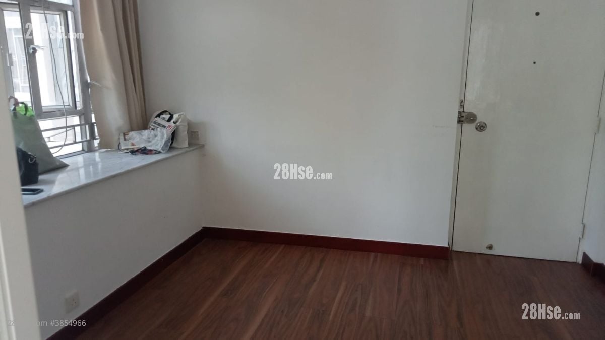 Hong Fai Building Rental 2 Bedrooms , 1 Bathroom 271 ft²