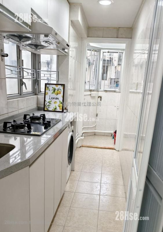 Hand Wai Court Sell 2 Bedrooms , 1 Bathroom 299 ft²