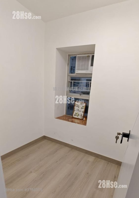 Hand Wai Court Sell 2 Bedrooms , 1 Bathroom 299 ft²
