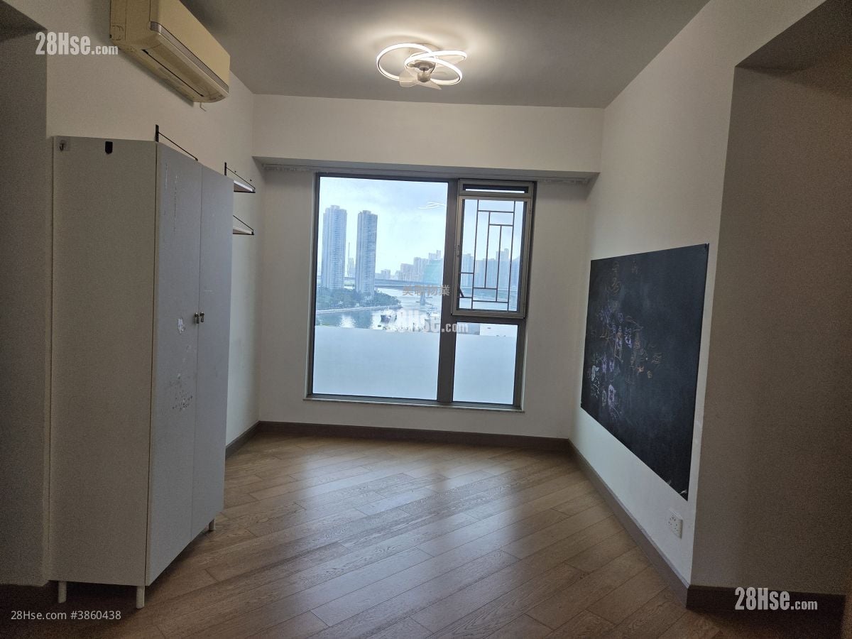 Parc City Rental 3 Bedrooms , 2 Bathrooms 781 ft²