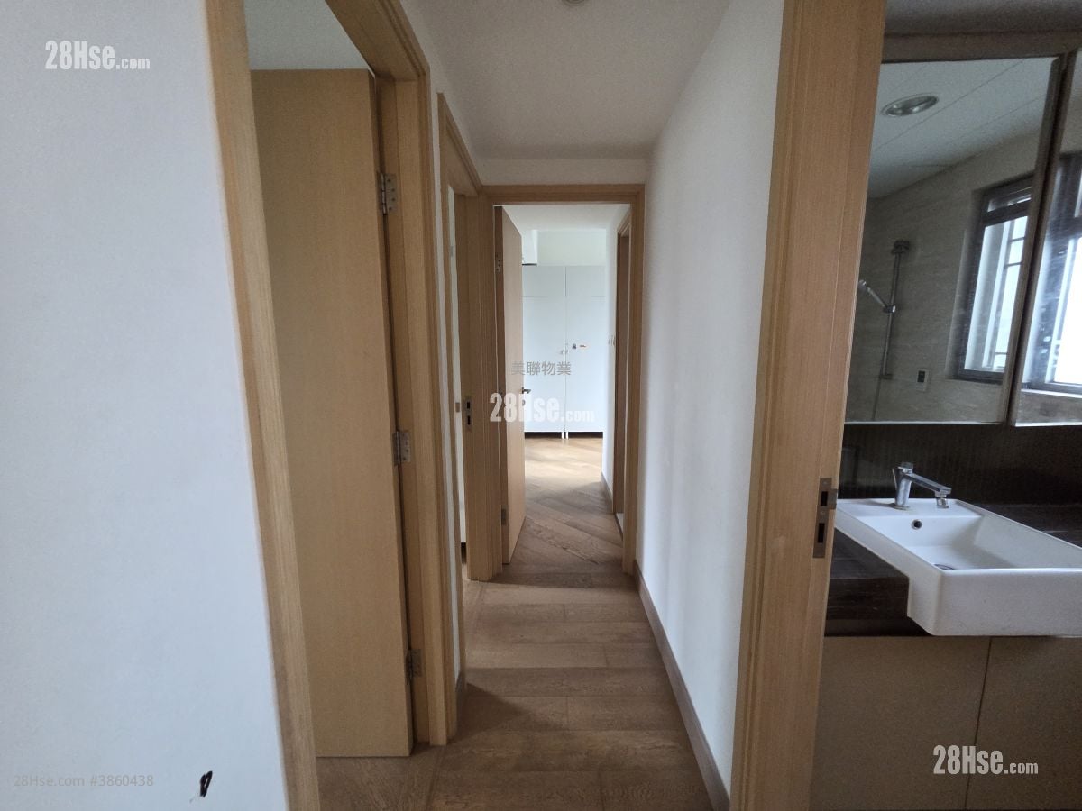 Parc City Rental 3 Bedrooms , 2 Bathrooms 781 ft²