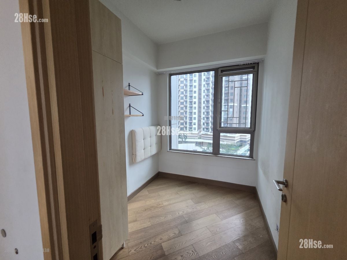 Parc City Rental 3 Bedrooms , 2 Bathrooms 781 ft²