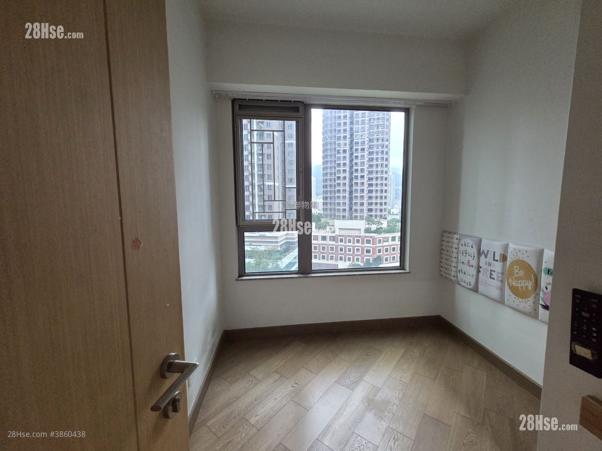 Parc City Rental 3 Bedrooms , 2 Bathrooms 781 ft²