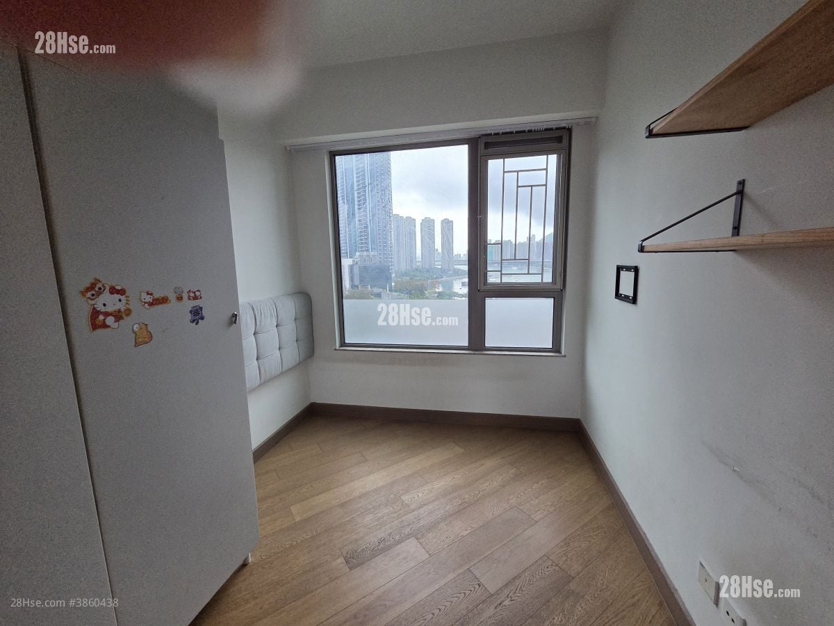 Parc City Rental 3 Bedrooms , 2 Bathrooms 781 ft²