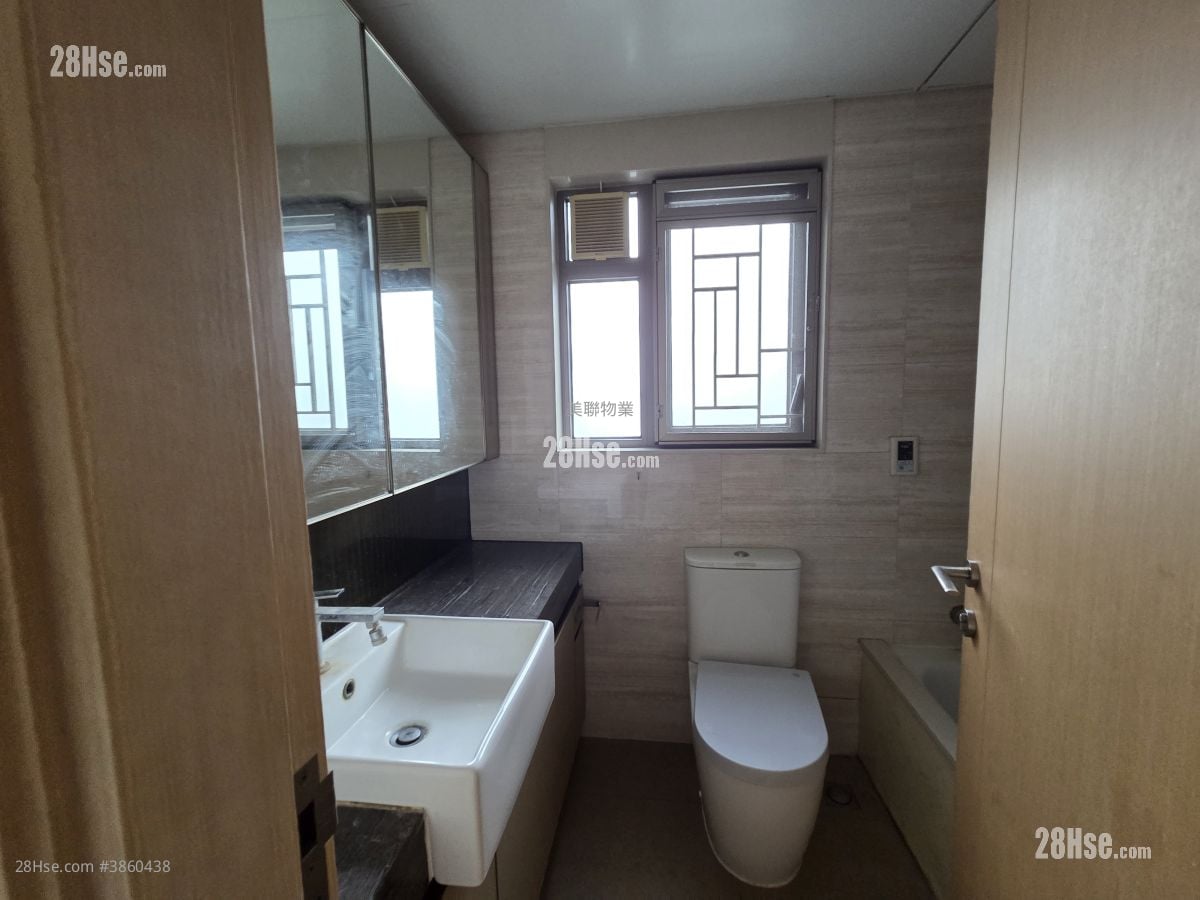 Parc City Rental 3 Bedrooms , 2 Bathrooms 781 ft²