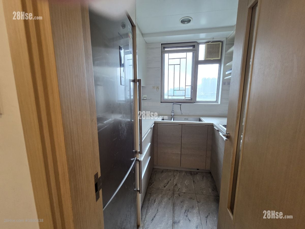 Parc City Rental 3 Bedrooms , 2 Bathrooms 781 ft²