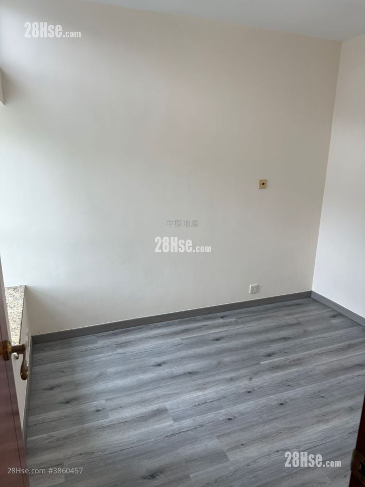 Tung Chung Crescent Sell 2 Bedrooms 527 ft²