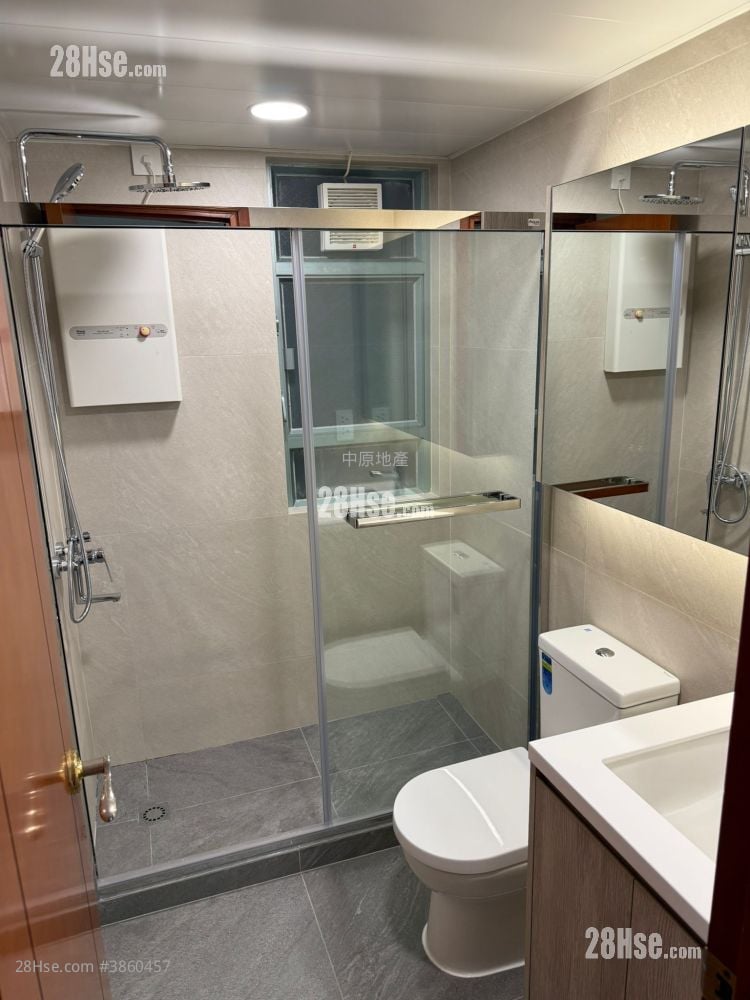 Tung Chung Crescent Sell 2 Bedrooms 527 ft²