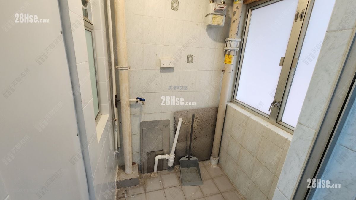 Lung Poon Court Rental 1 Bedroom , 1 Bathroom 353 ft²