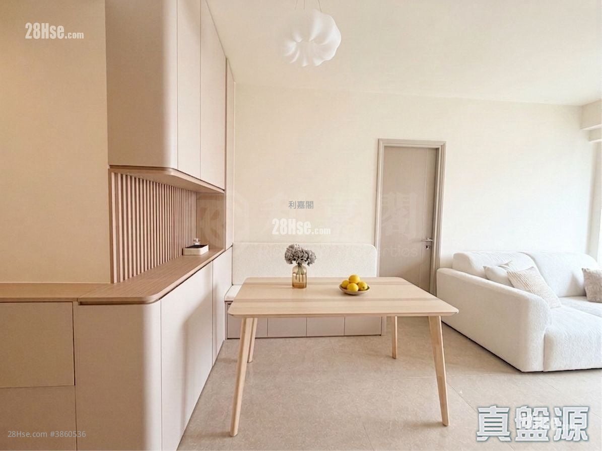 Yuccie Square Sell 2 Bedrooms , 1 Bathroom 427 ft²
