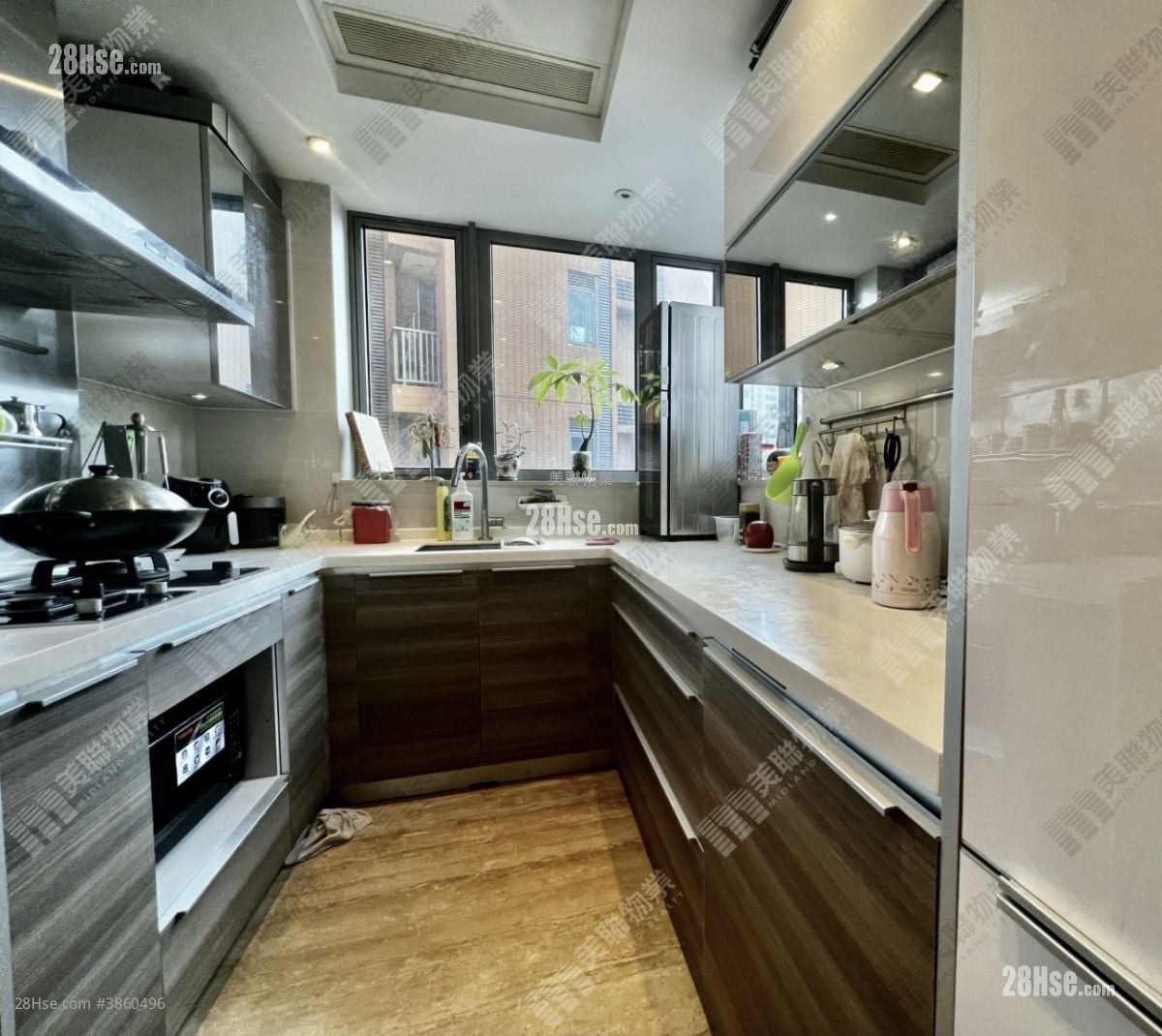 Mount One Sell 3 Bedrooms , 2 Bathrooms 846 ft²