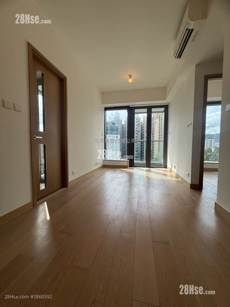 One Homantin Sell 2 Bedrooms , 1 Bathroom 493 ft²