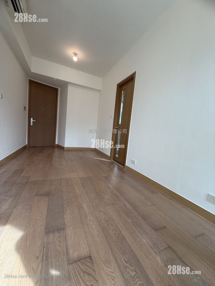 One Homantin Sell 2 Bedrooms , 1 Bathroom 493 ft²