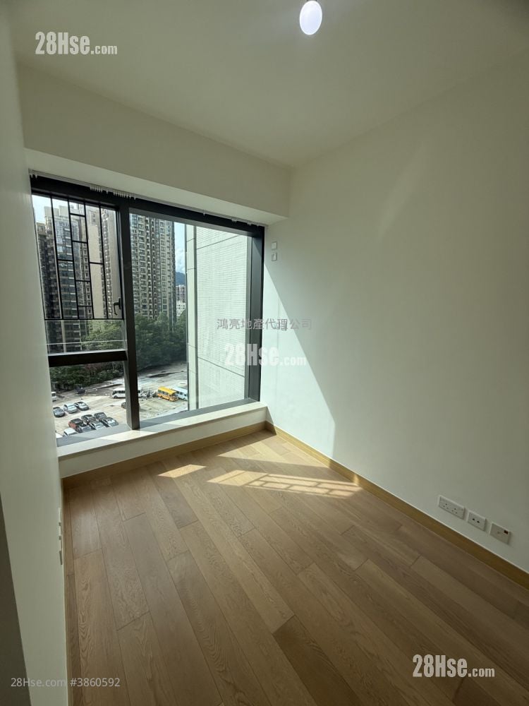 One Homantin Sell 2 Bedrooms , 1 Bathroom 493 ft²