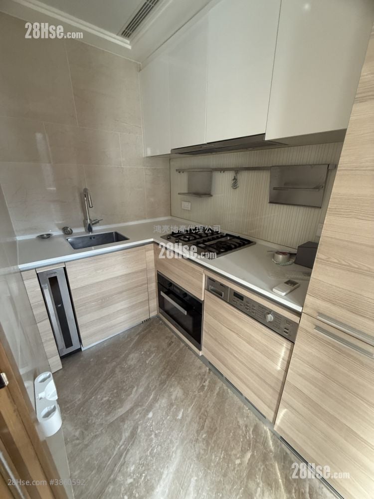 One Homantin Sell 2 Bedrooms , 1 Bathroom 493 ft²