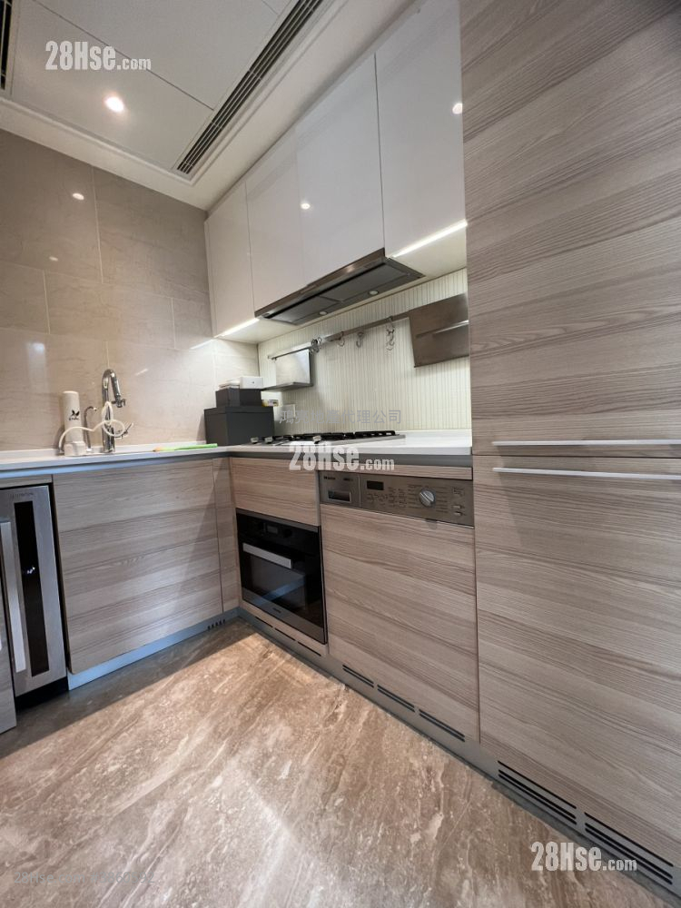 One Homantin Sell 2 Bedrooms , 1 Bathroom 493 ft²